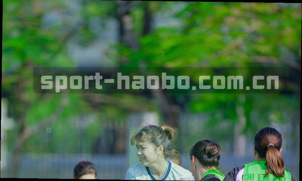 暗色背景上按联赛分组的球队索引网格纹理